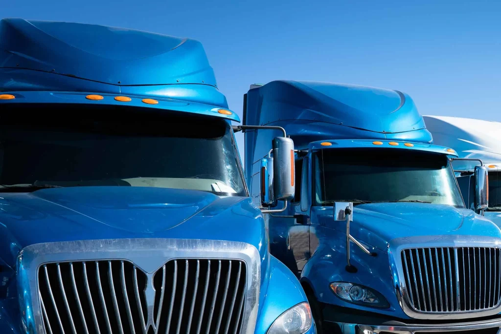 short haul commercial trucking image